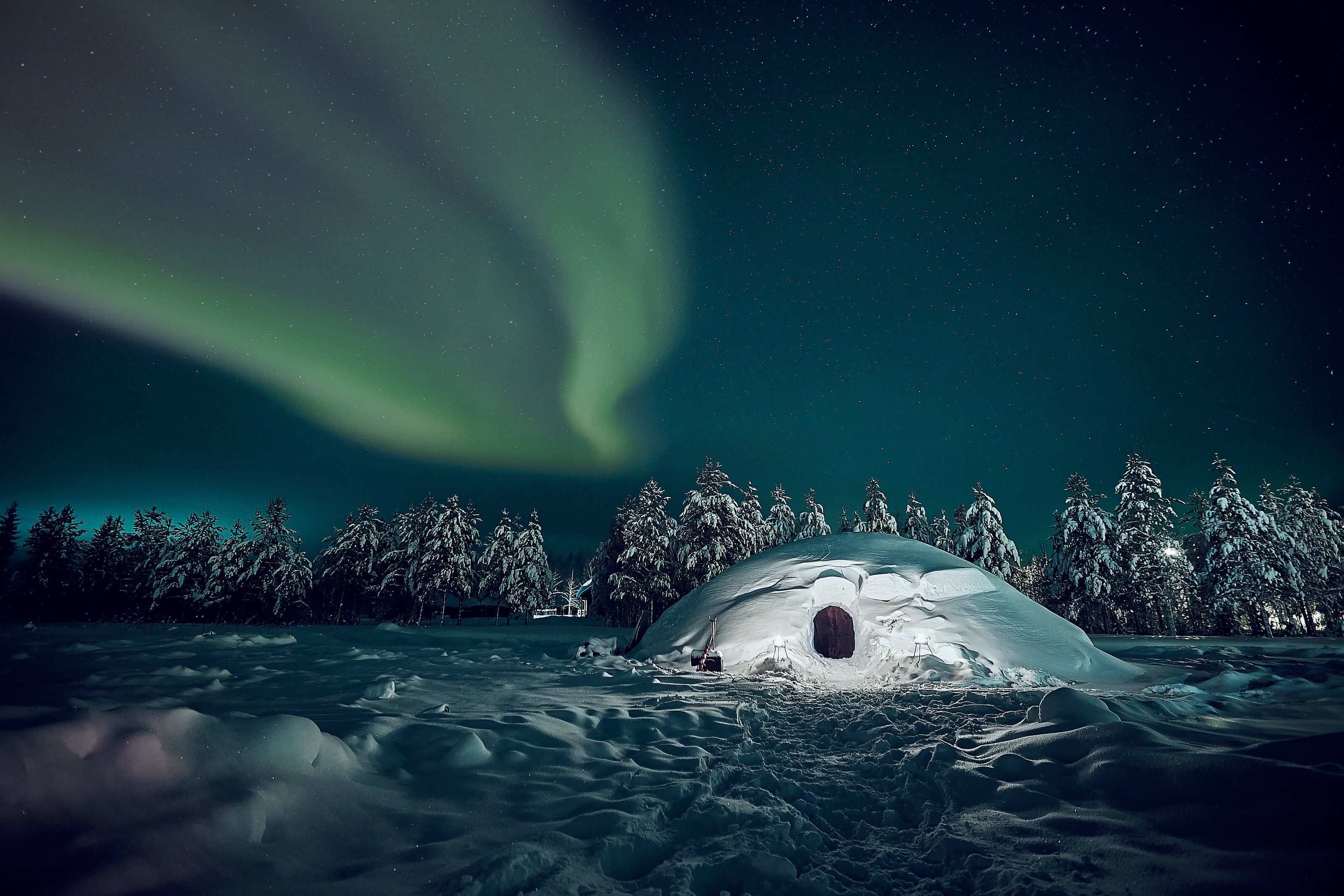 Finland_LuckyRanch_Igloo_NorthernLights_Aleksi Mehtonen, _r0AaIcJ5ML.jpg